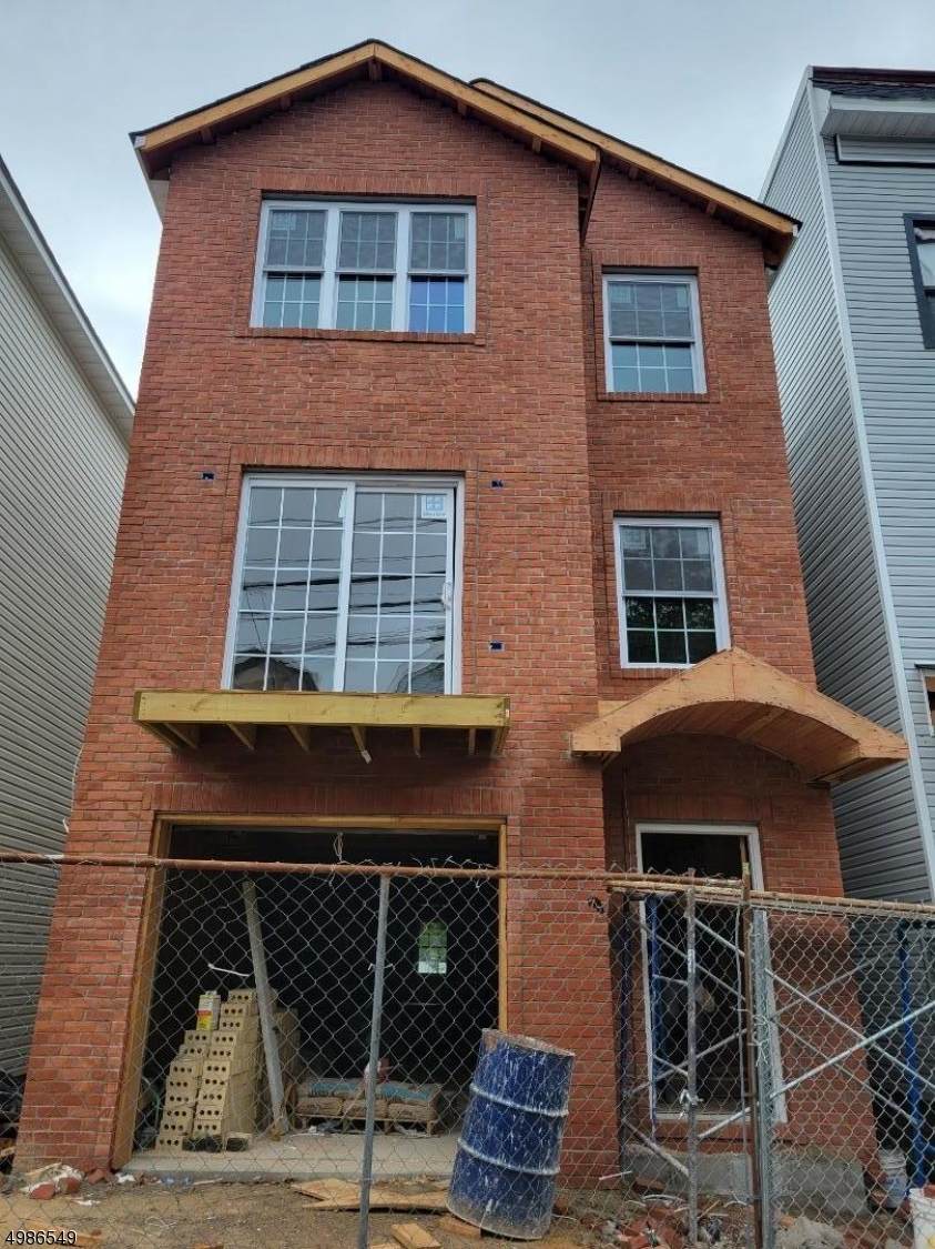 722 Bergen St - Photo 1