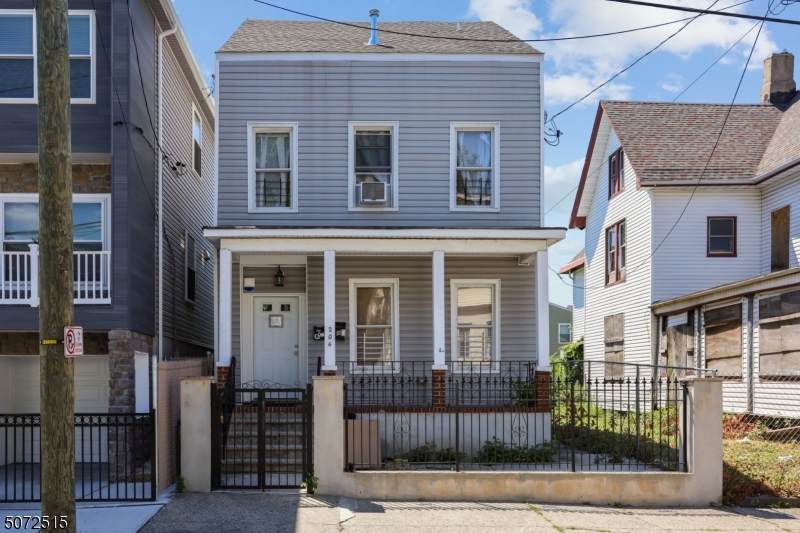 204 Summer St - Photo 1