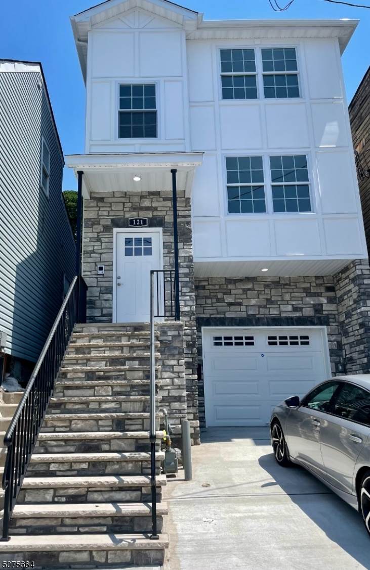 121 Court St - Photo 1