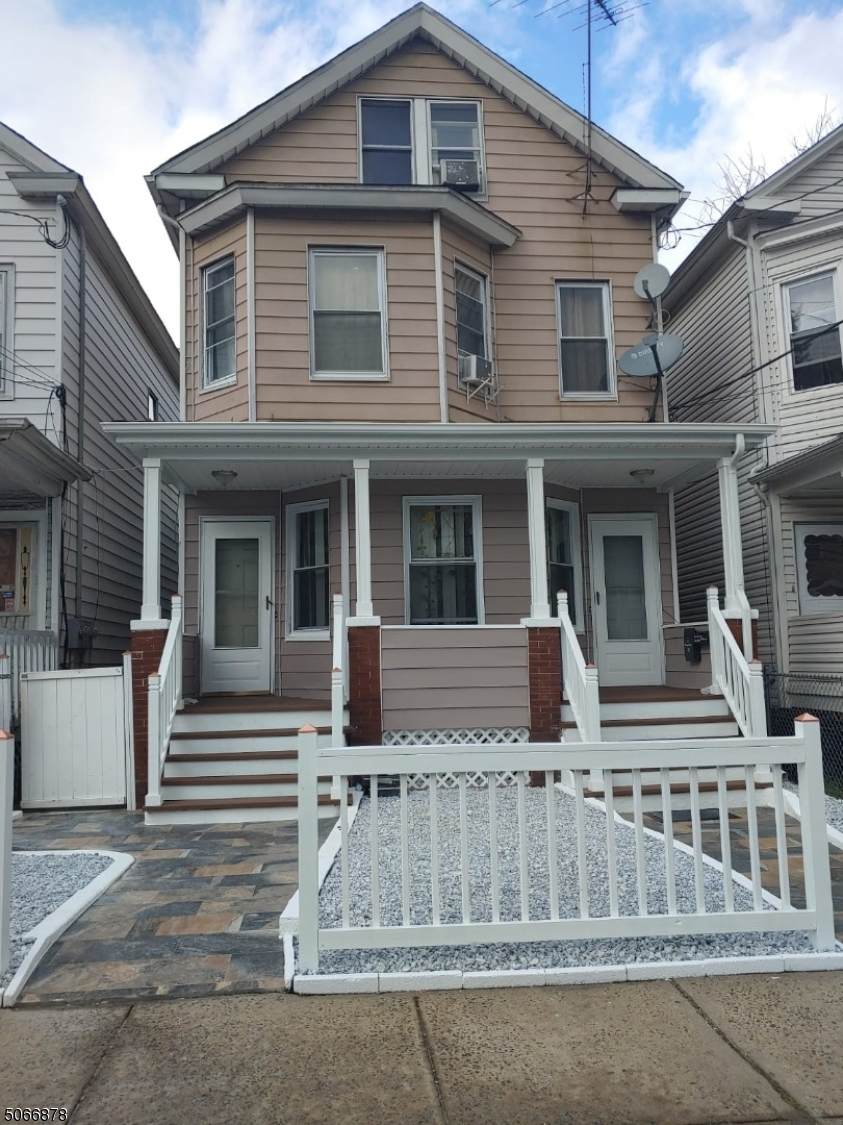849 Garden St - Photo 1