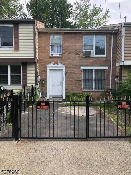 120 Pearl St - Photo 1