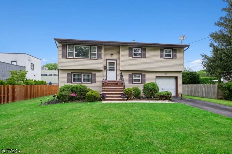111 Carol Pl - Photo 1