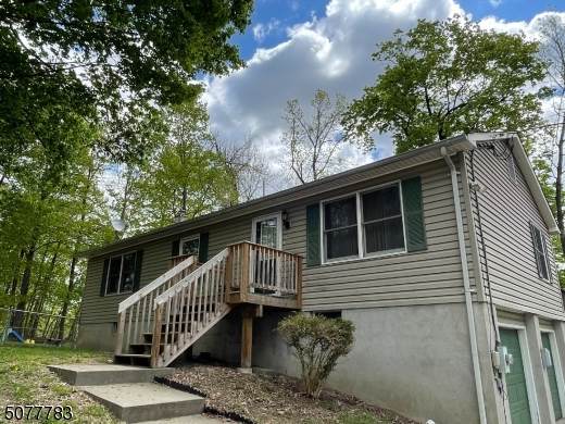 19 Lawnwood Ave - Photo 1