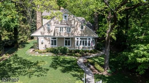 56 Oak Ave - Photo 1