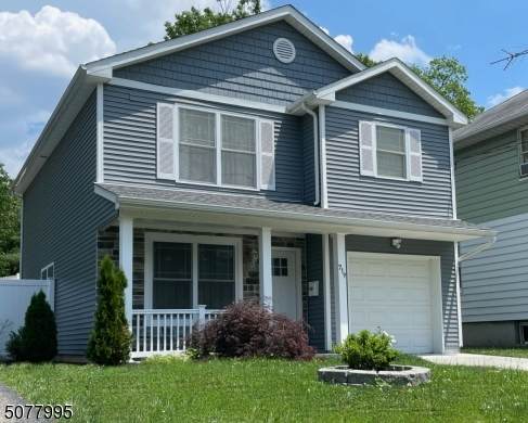 719 Spruce St - Photo 1