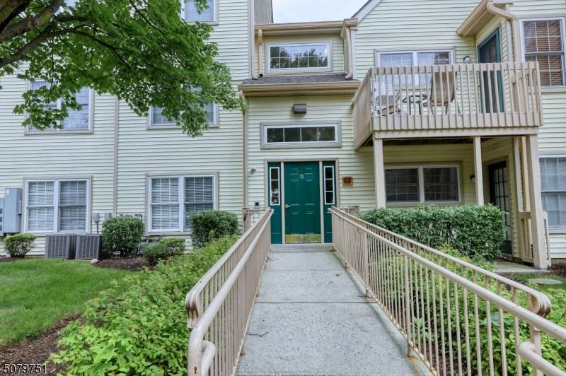 11 Evergreen Dr - Photo 1