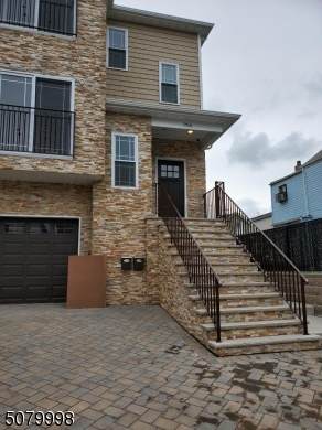 906 Flora St - Photo 1