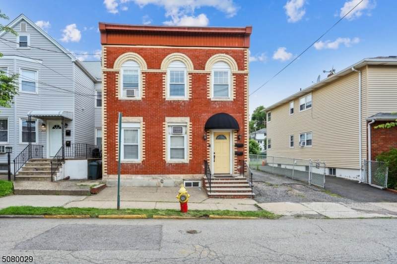 271 Westervelt Pl - Photo 1