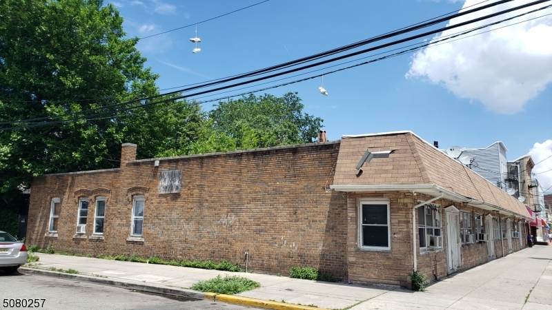 394 Monroe St - Photo 1