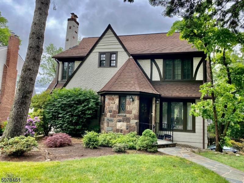 12 Gregory Ave - Photo 1
