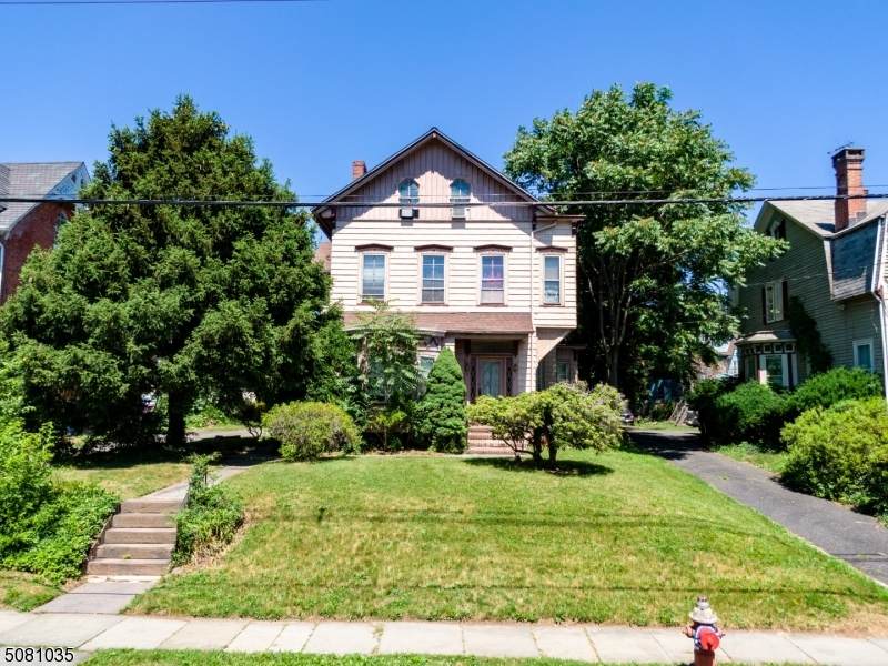 113 E 9Th St - Photo 1