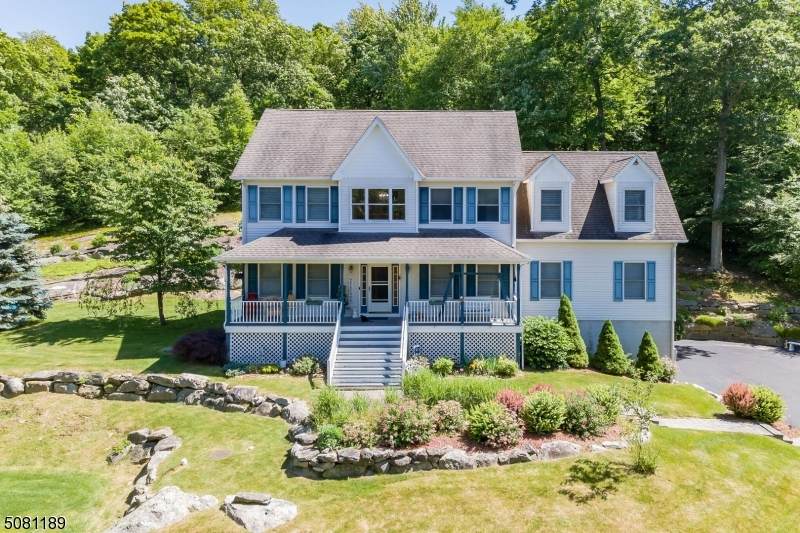 28 Stonehedge Dr - Photo 1