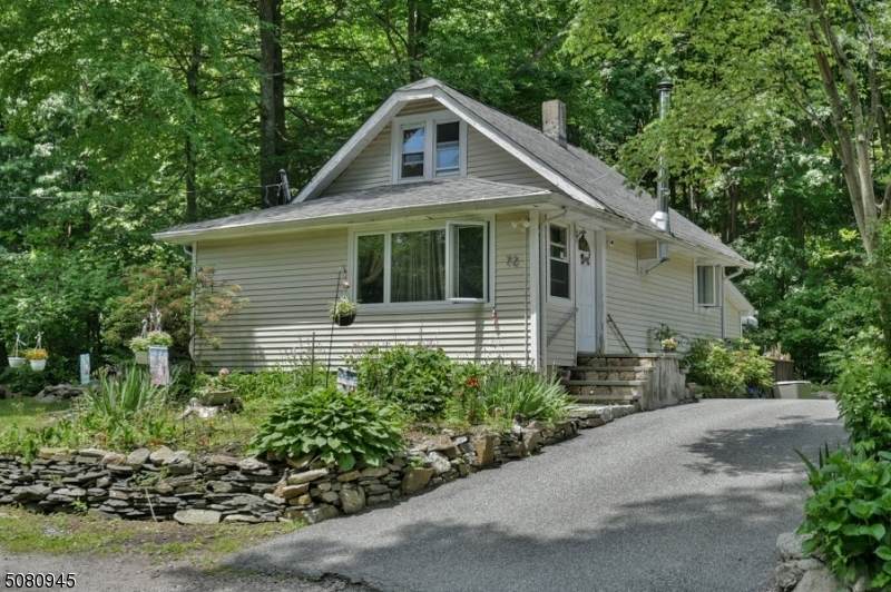 72 Goldfinch Ln - Photo 1