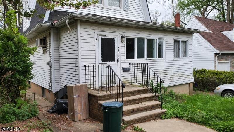 560 Hillcrest St - Photo 1