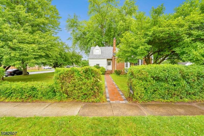 1503 Plainfield Ave - Photo 1