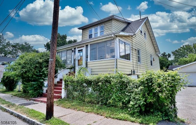 184 2nd St - Photo 1