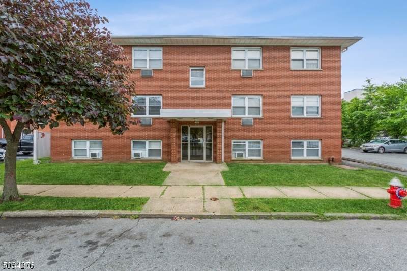 100 Luttgen Pl - Photo 1