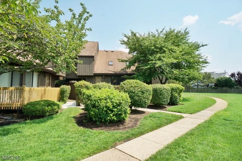 10 Westgate Dr - Photo 1