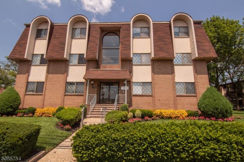 1190 W. St. Georges Ave B24 - Photo 1