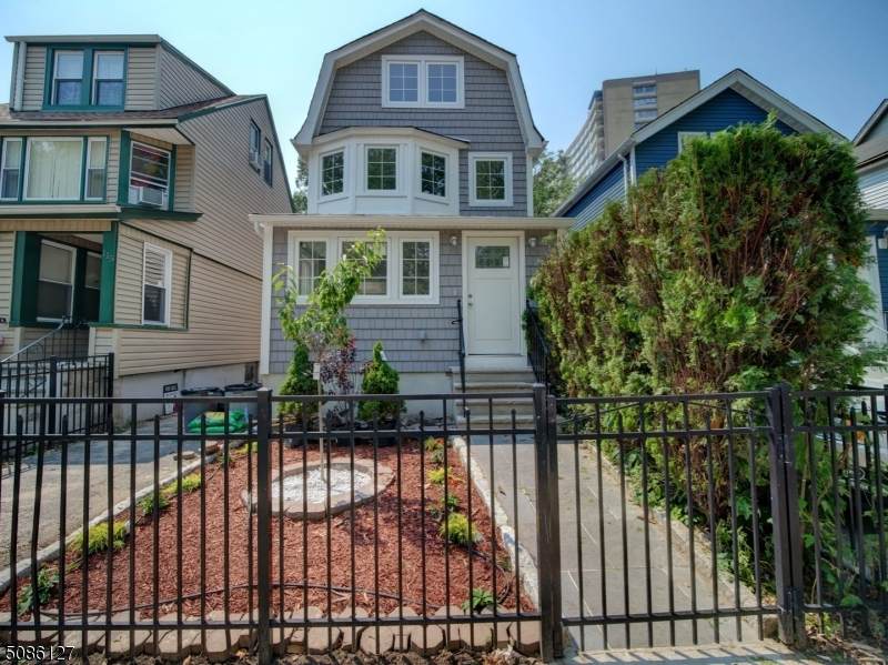 113 Sanford St - Photo 1