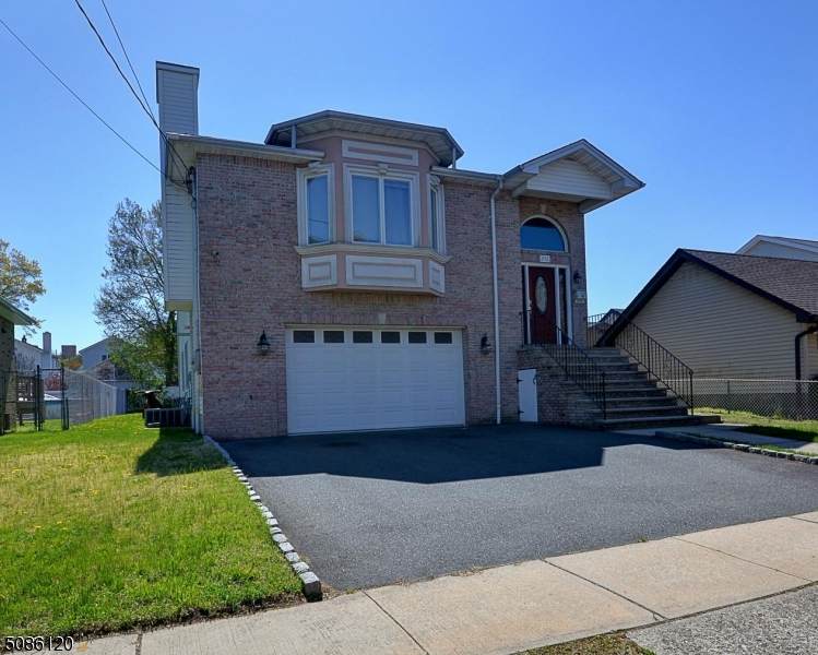 292 Lyndhurst Ave - Photo 1