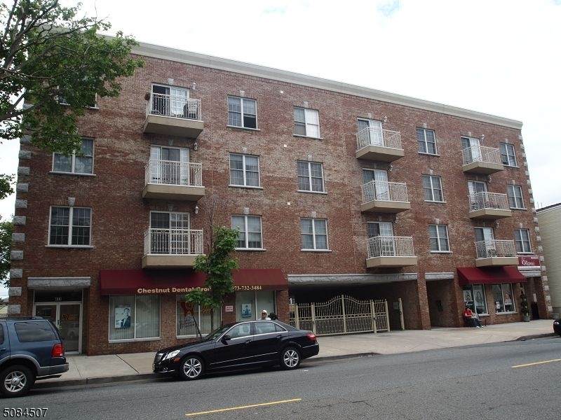 411 Chestnut - Photo 1