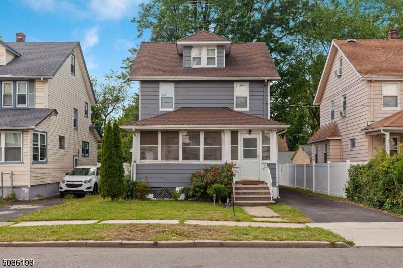706 Drake Ave - Photo 1