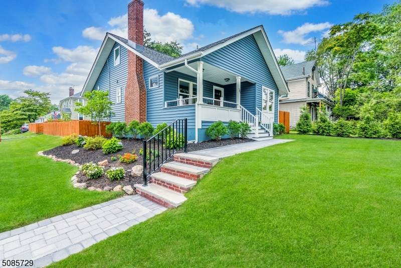 106 Morris Ave - Photo 1