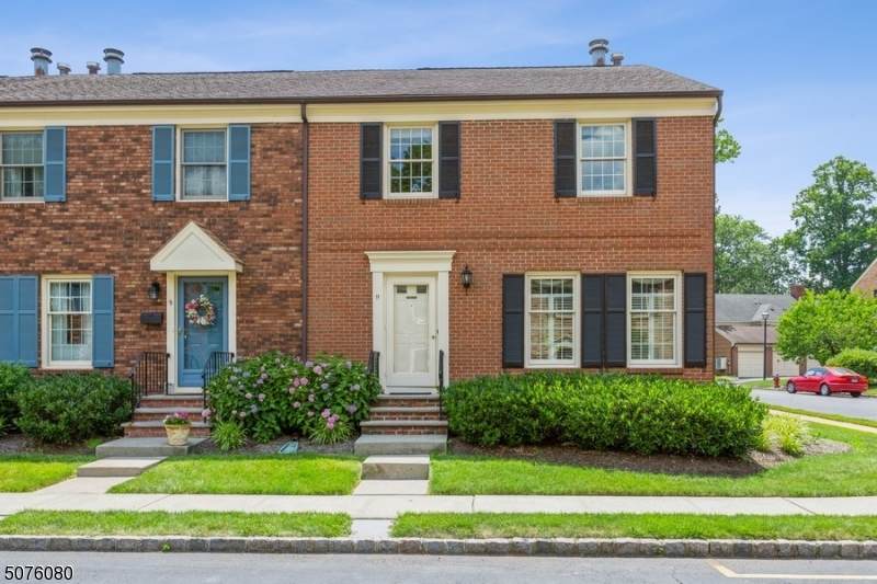 11 Cowperthwaite Sq - Photo 1