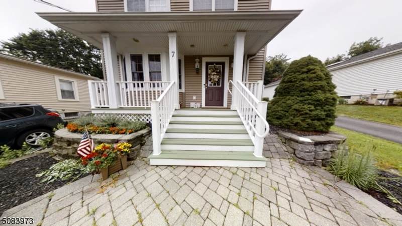 7 Mason Ave - Photo 1