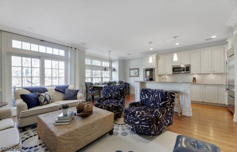 25 Norwood Ave - Photo 1