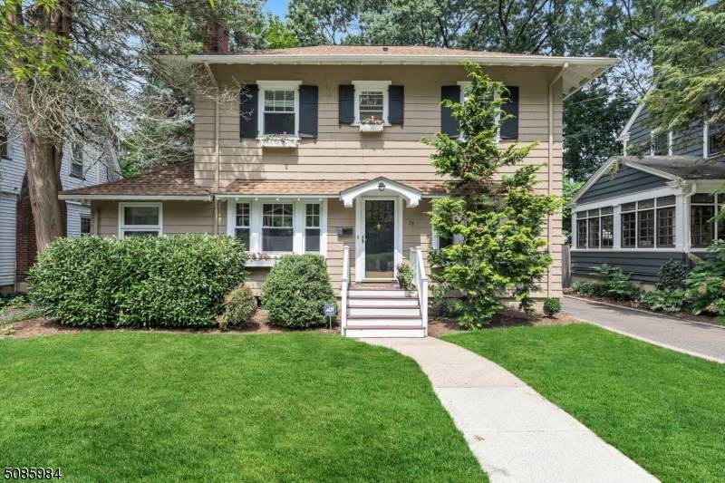 23 Kensington Ter - Photo 1
