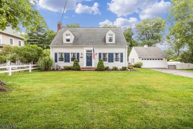 106 Lakewood Ave - Photo 1