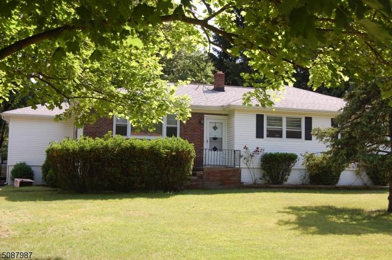 7 Mary Ave - Photo 1