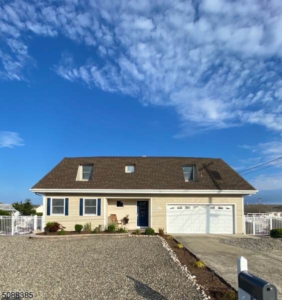 824 Leeward Dr - Photo 1