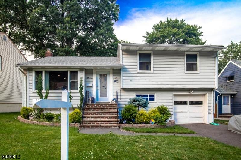 1017 Lowden Ave - Photo 1
