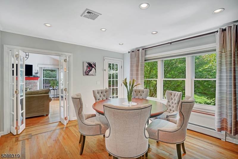 10 Hillside Ct - Photo 1