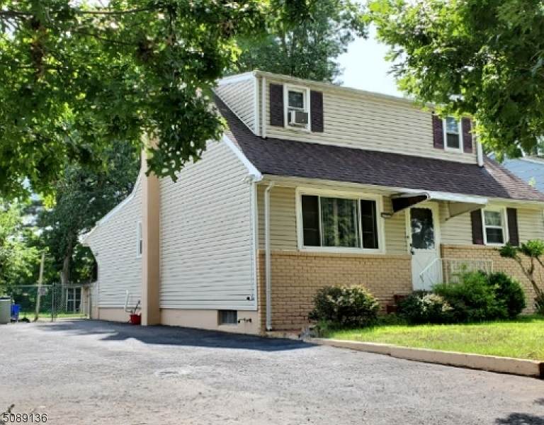 1411 Greenwood Dr - Photo 1
