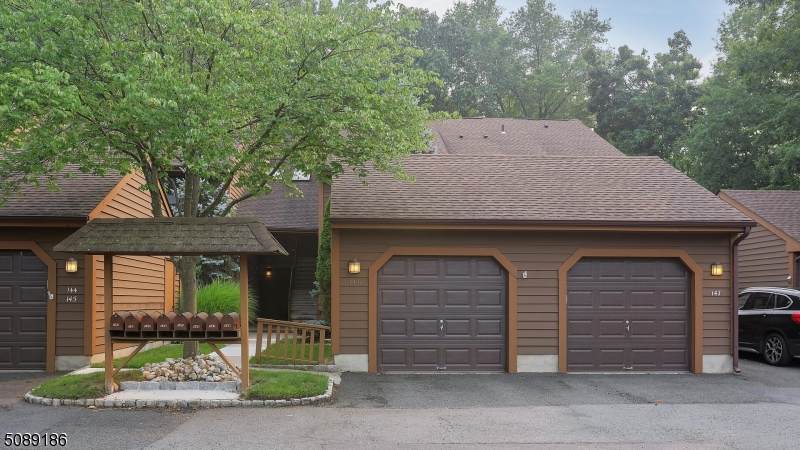 147 Maplewood Ct - Photo 1