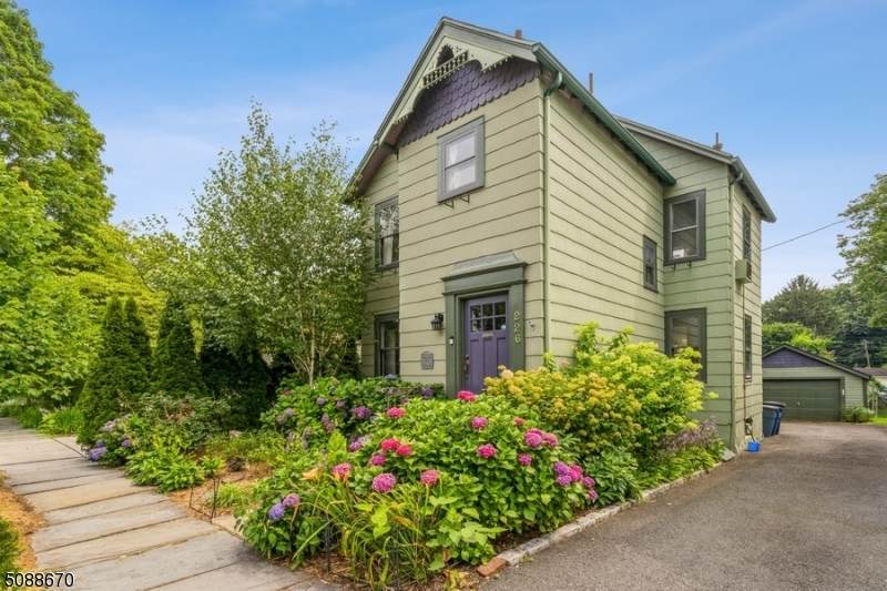 226 Baldwin St - Photo 1