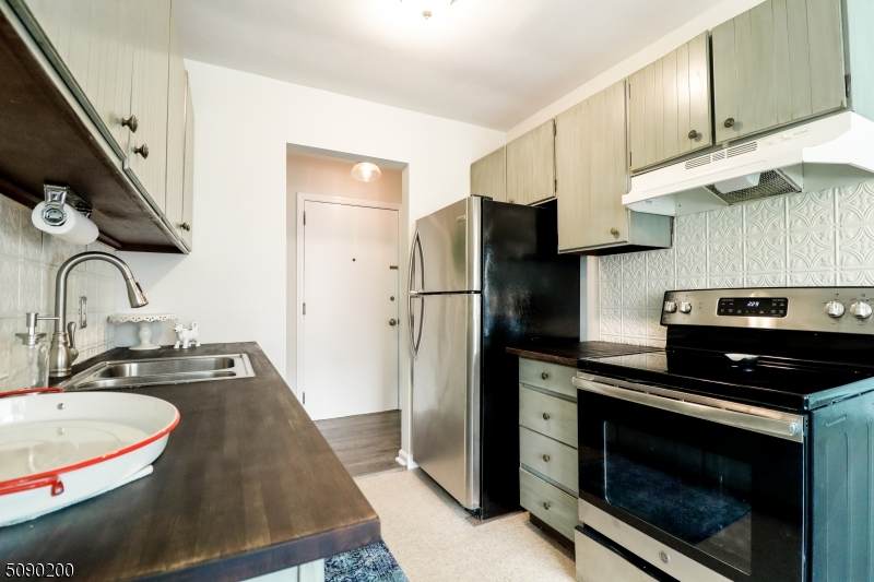 206 Main St - Photo 1