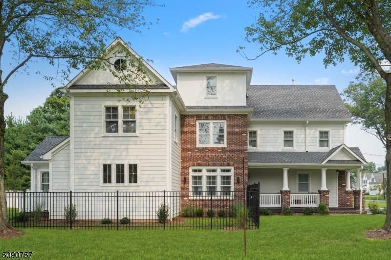 206 Dickson Dr - Photo 1