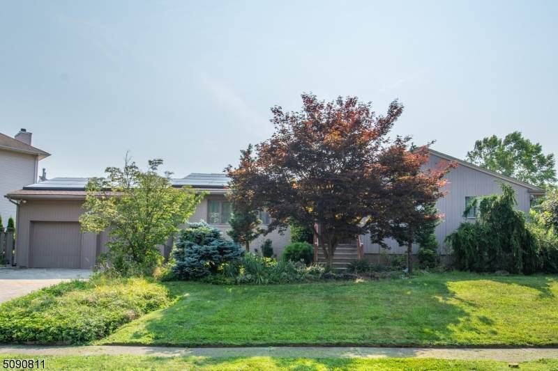 208 Charles St - Photo 1