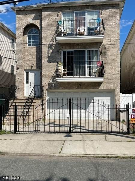 39 Seabury St - Photo 1