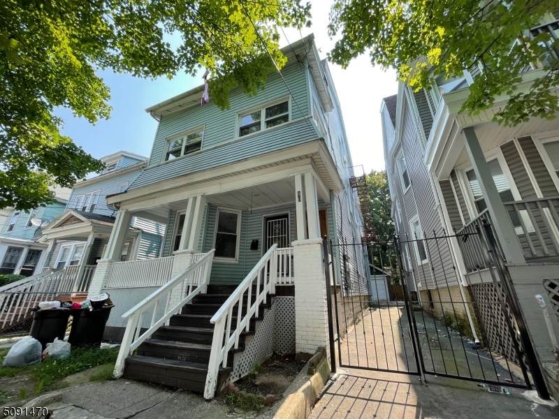 80 Chelsea Ave - Photo 1