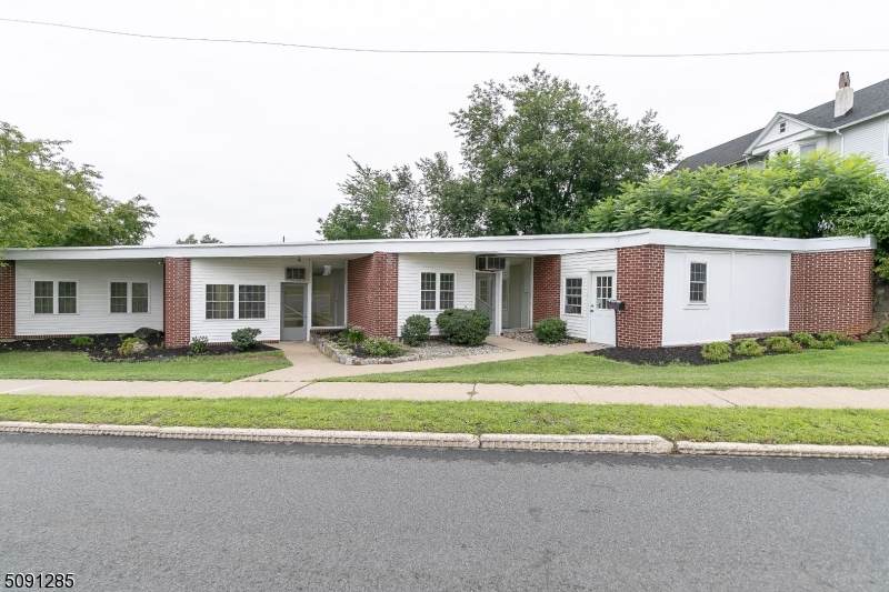 525 Memorial Pkwy - Photo 1