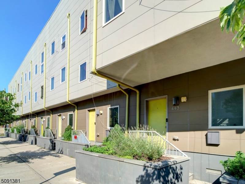 443 Rose Ave - Photo 1