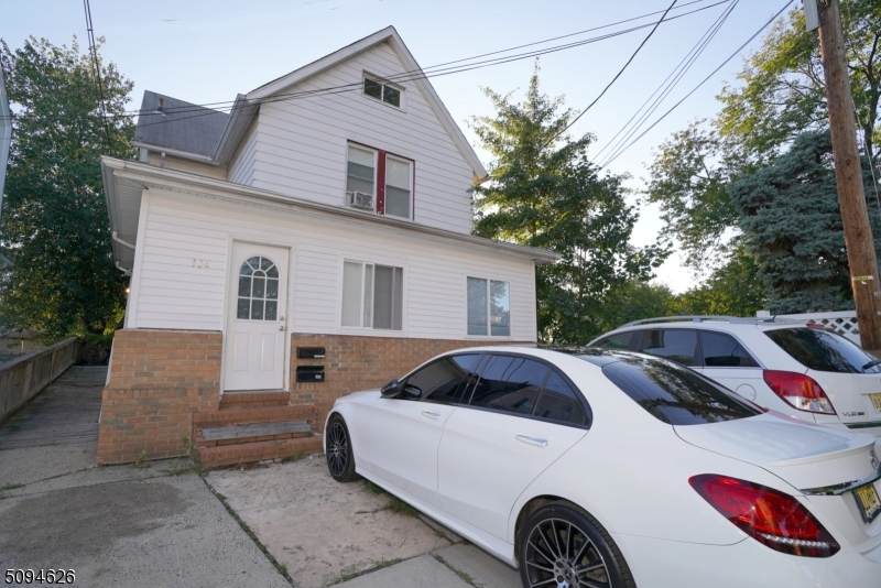 14 Claremont Ter - Photo 1