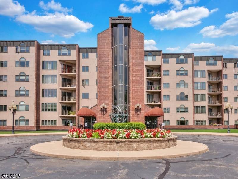 1360 Hamburg Turnpike 105 - Photo 1