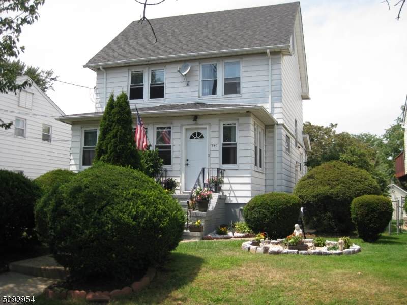 740 Colonial Ave - Photo 1